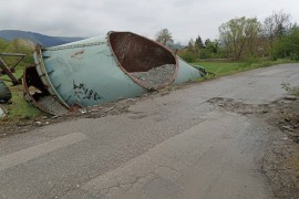 Prilikom rušenja silosa oštećen i dio puta u Vrbanji