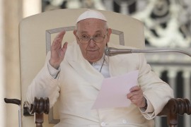 Promjena bez presedana: Papa Franjo odobrio učešće žena na ...