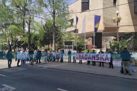 Protesti ispred Parlamenta FBiH, pristalice SDA protiv imenovanja Vlade ...