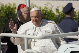 Papa Franjo poručio Mađarima: Ne zatvarajte vrata strancima