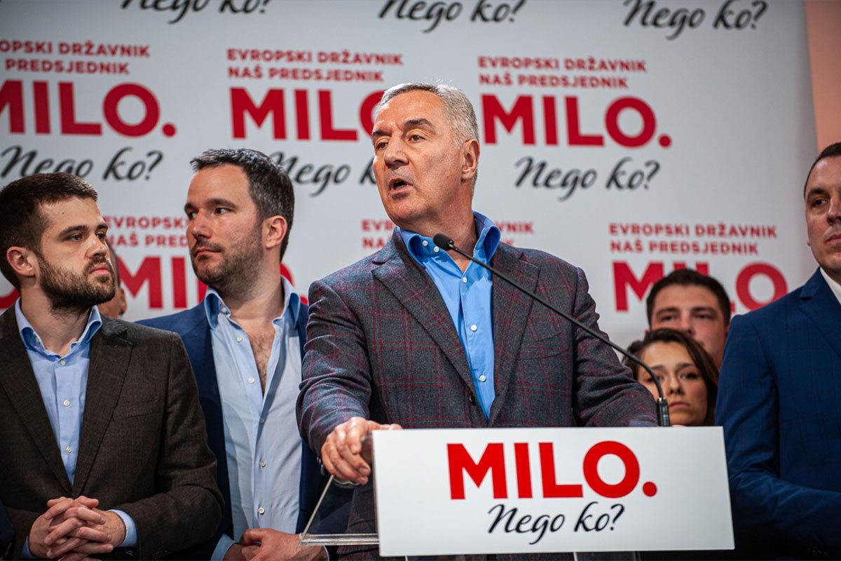 Monah ispratio "mrtvačkim zvonima" poraženog Đukanovića