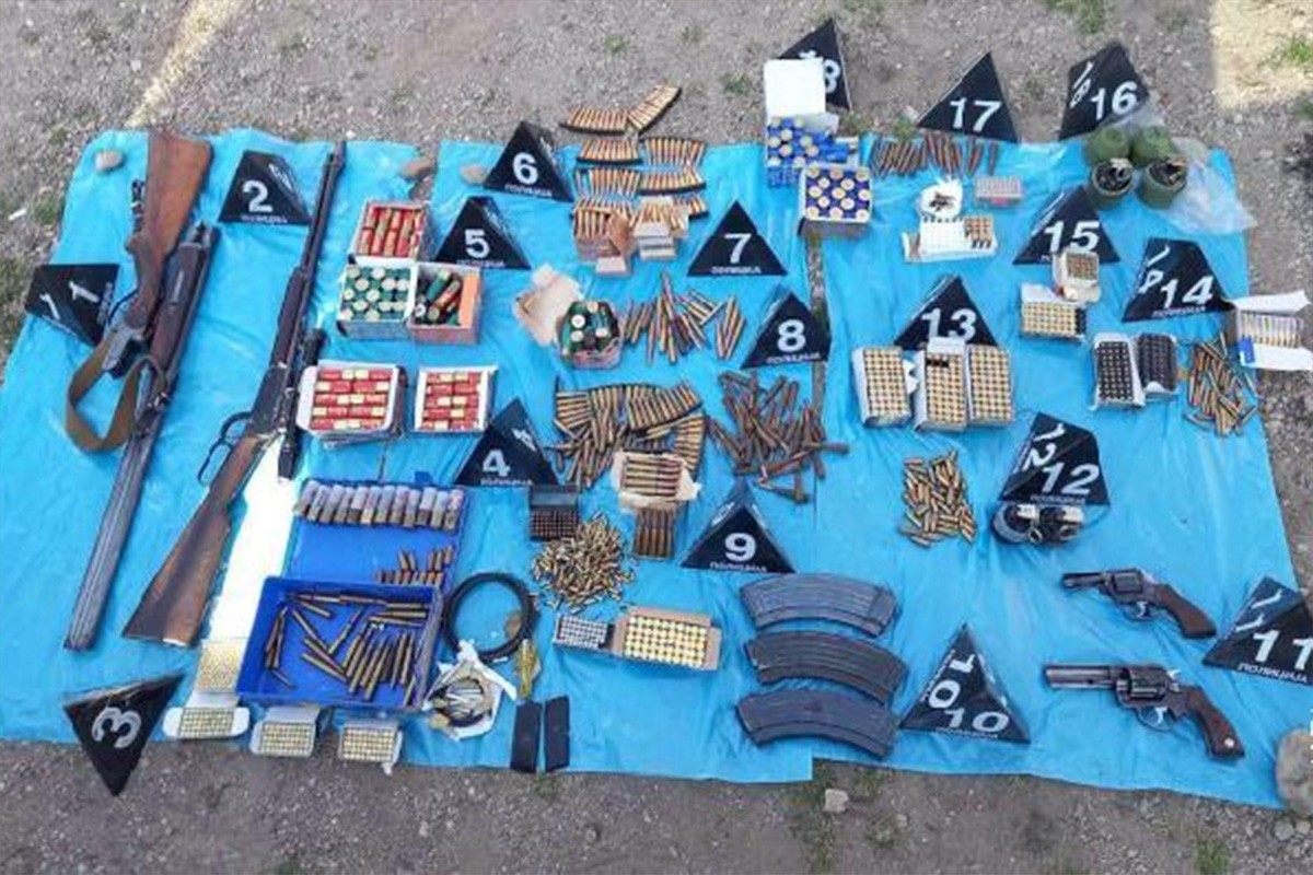 Velika akcija MUP-a Srbije: Zaplijenjen arsenal oružja, uhapšeno sedam osoba