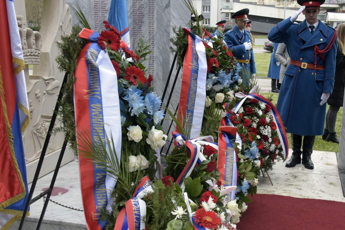 Služen parastos i položeni vijenci za 782 poginula policajca