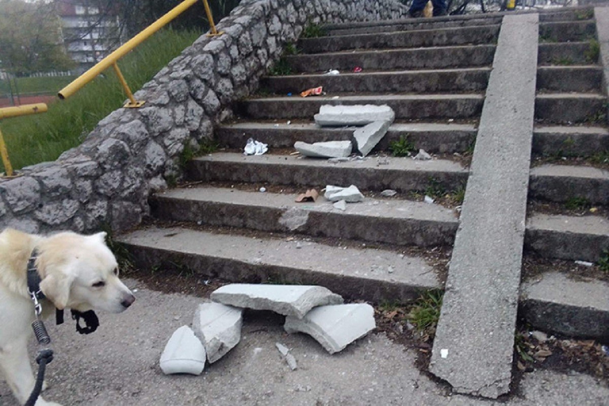 Vandalizam na šetalištu pored mosta Venecija u Banjaluci