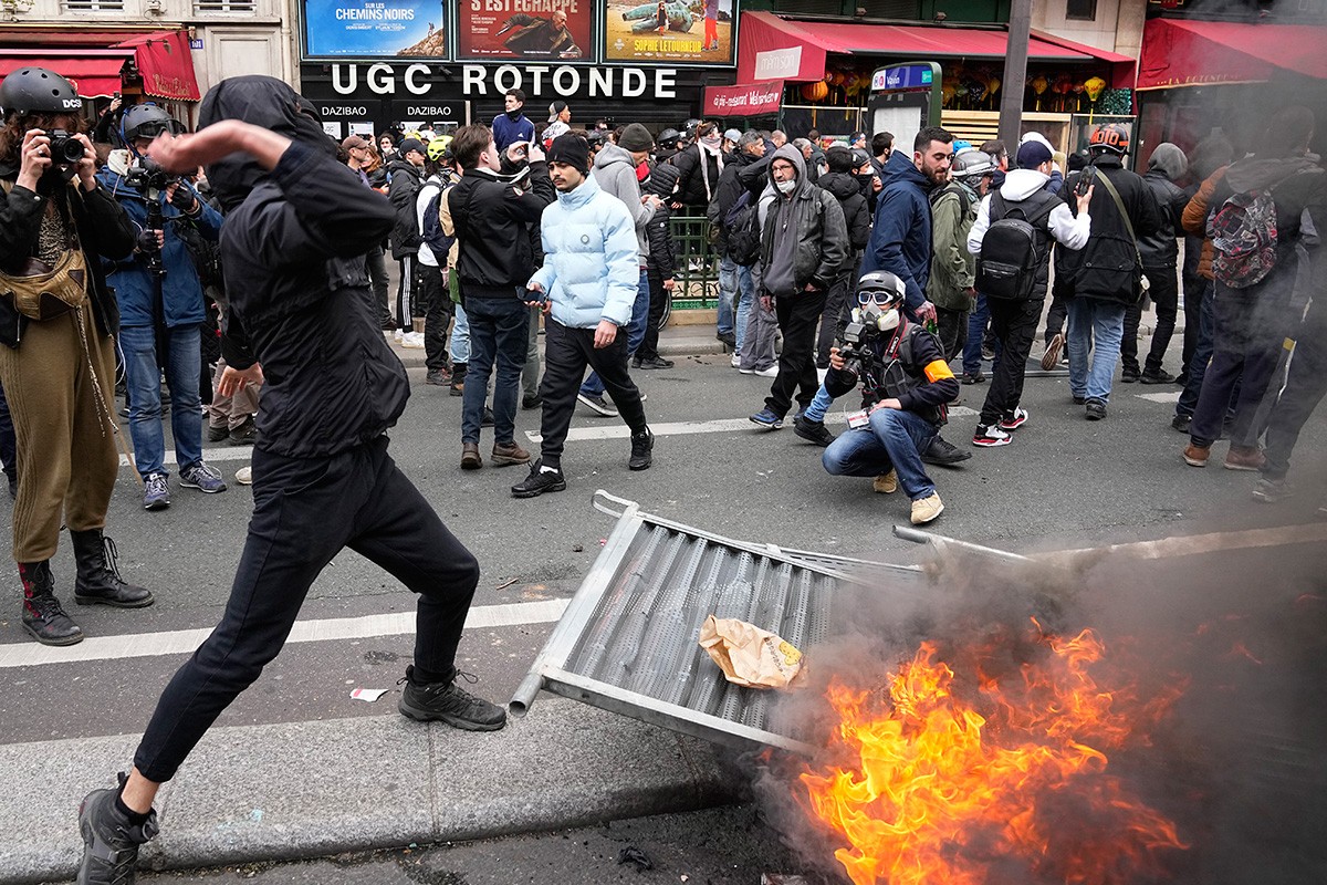 Nastavlja se haos u Francuskoj, hiljade demonstranata na ulicama