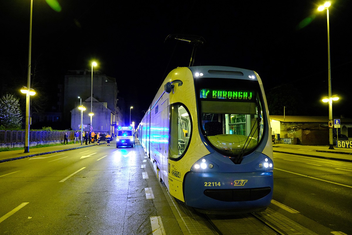 Ukrao tramvaj, provozao se, pa ga ostavio usred grada