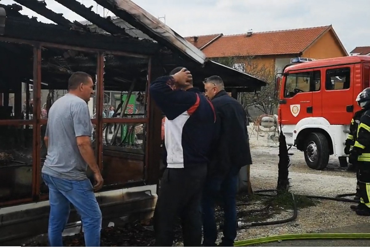 Izgorjela pečenjara s jagnjadima
