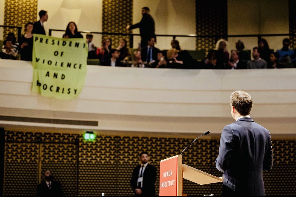 Makrona demonstranti psovali tokom govora u Nizozemskoj (VIDEO)