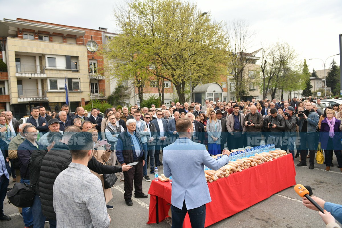 Stanivuković doveo građane da brane gradsko zemljište (FOTO, VIDEO)