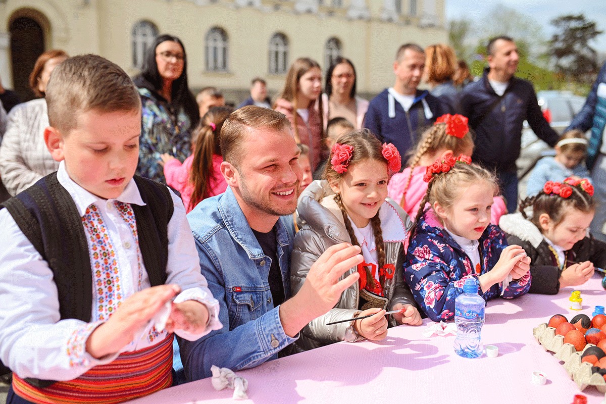 Banjaluka: Mališani ukrašavali jaja, pridružio im se i gradonačelnik