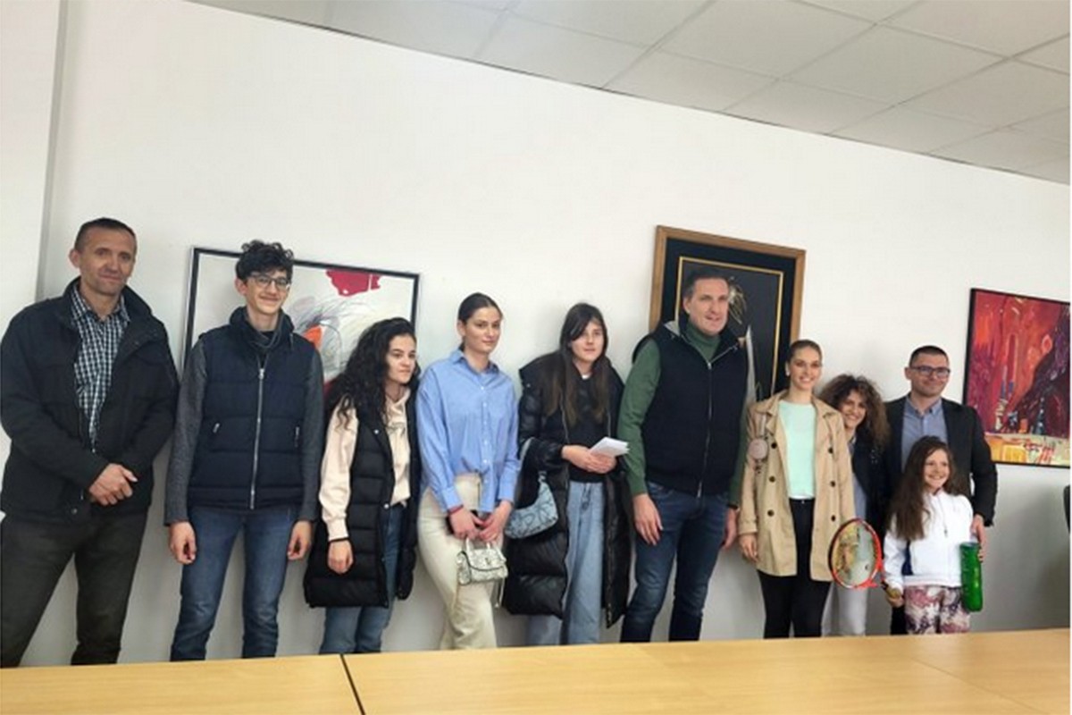 Uručene karte i novac za Srpska open najboljim đacima i studentima