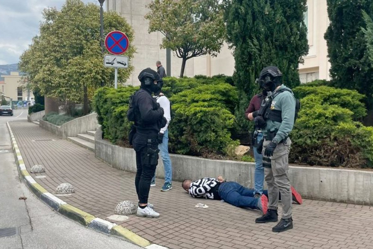 U akciji "Game" uhapšene dvije osobe, pronađeno oružje i novac (FOTO)