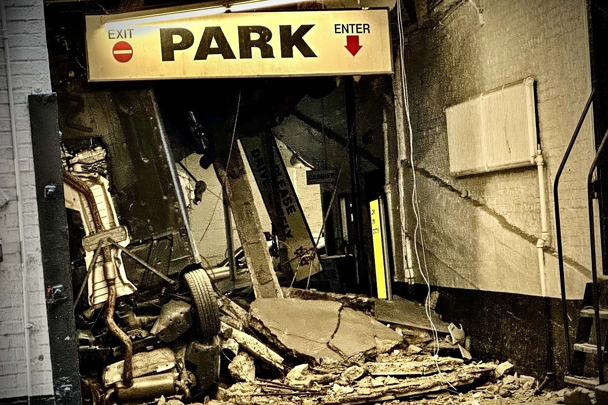 Višespratni parking se srušio usmrtivši jednu osobu (FOTO)