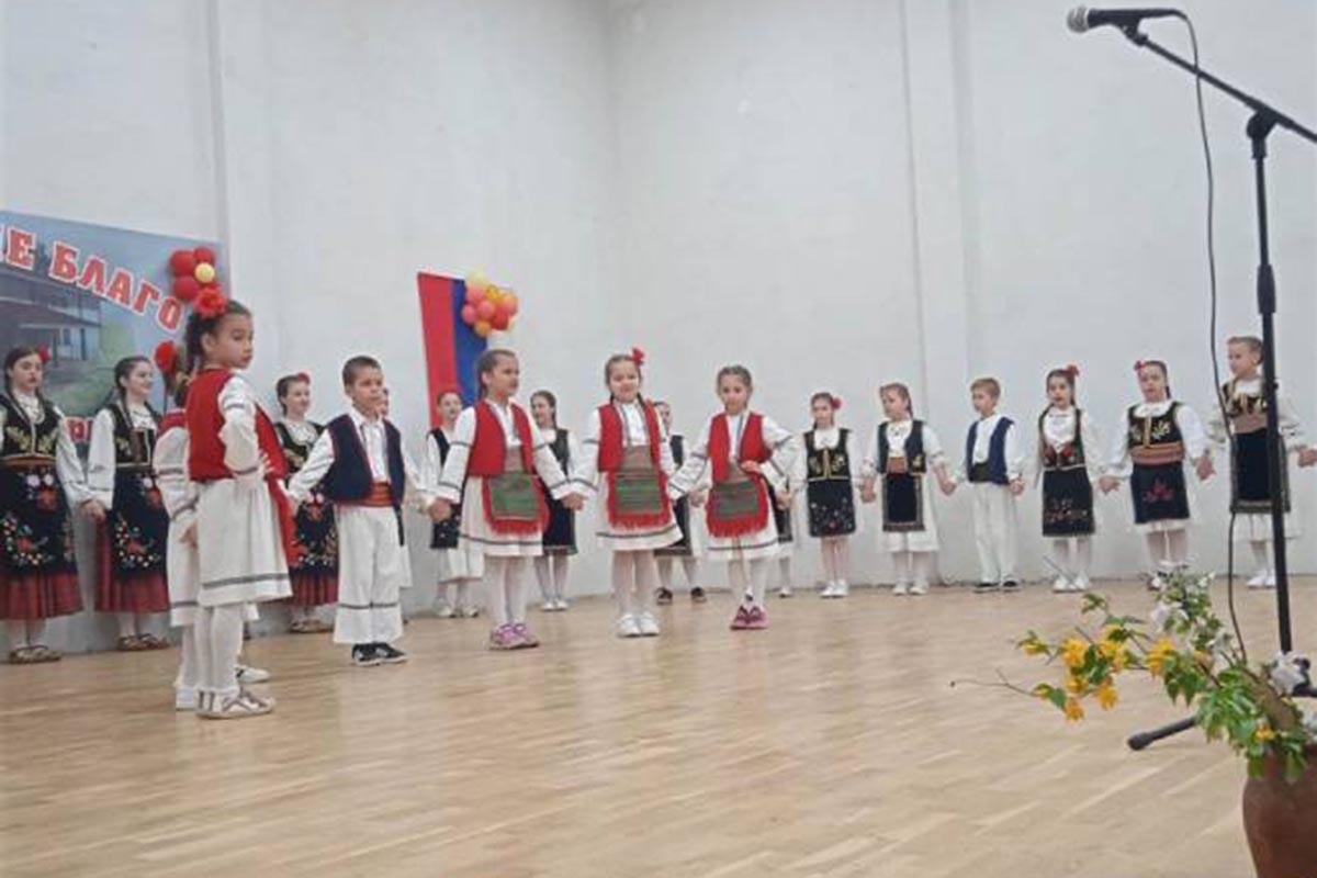 Vaskršnji koncert u Srpcu okupio 200 mladih folkloraša