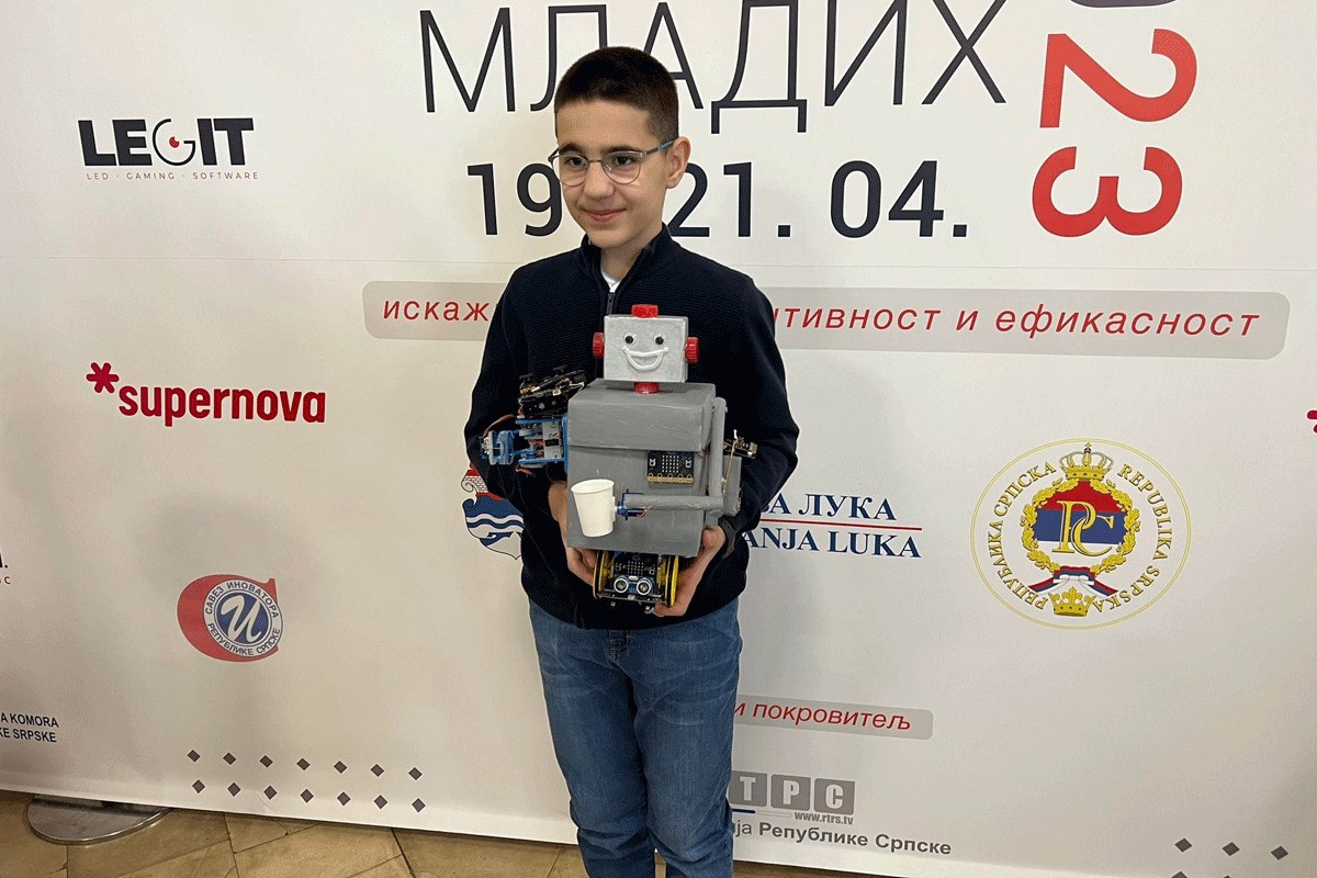 Otvoren "Inost mladih": Osnovac iz Prnjavora izumio robota koji daje lijekove