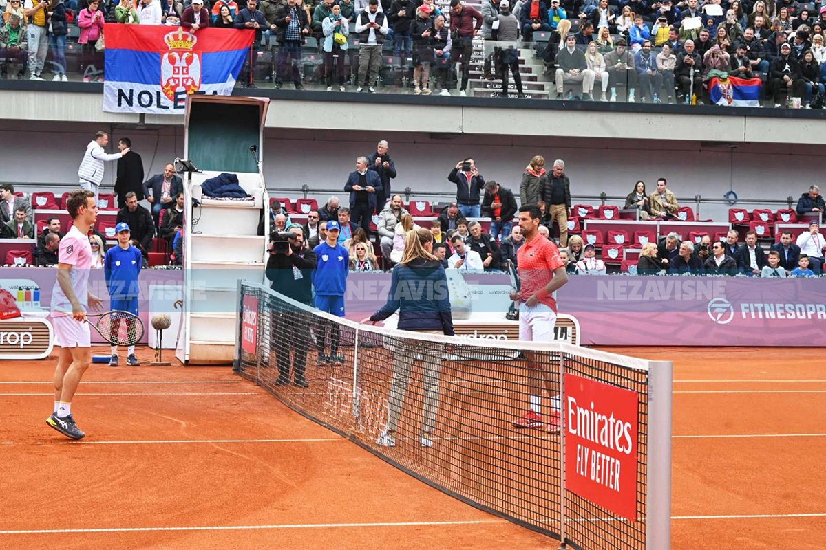 Đoković na terenu, tribine popunjene do posljednjeg mjesta (FOTO, VIDEO)