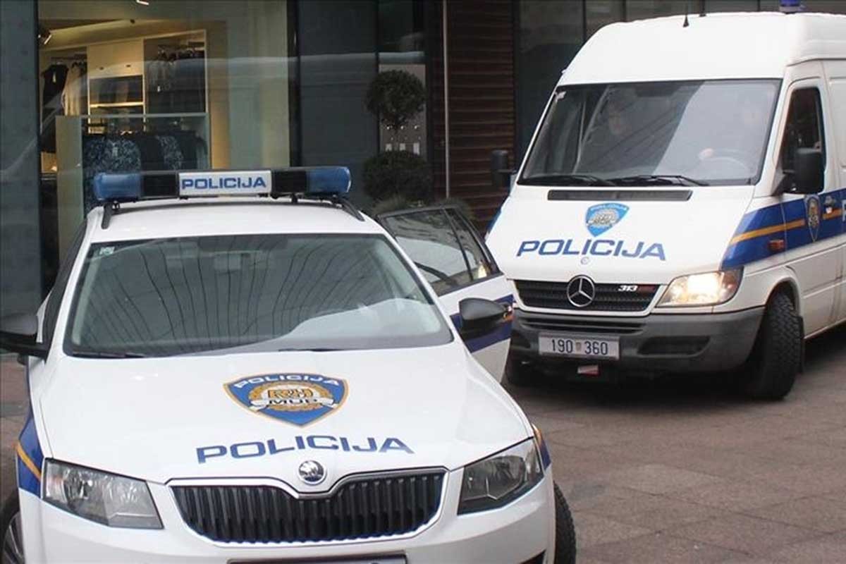 Automobil se zabio u beton, vozač poginuo