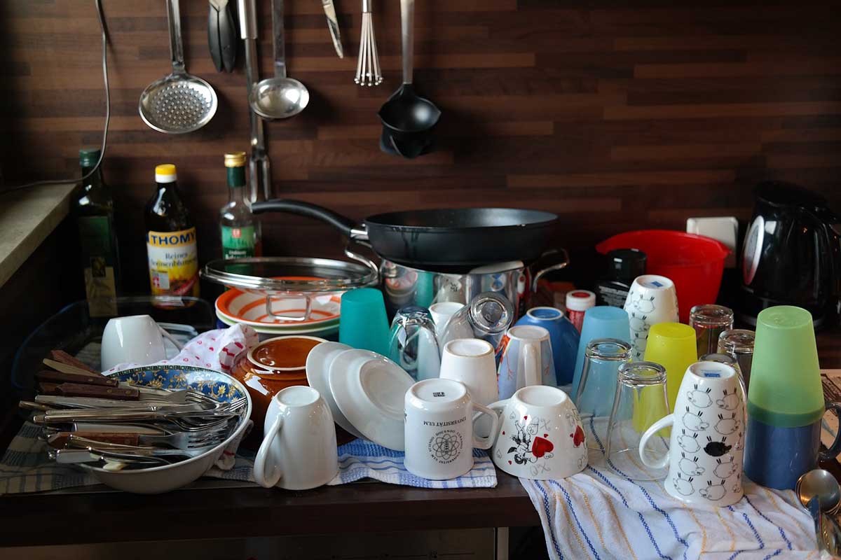 Znate li čemu služi rupa na dršci šerpi i tiganja?