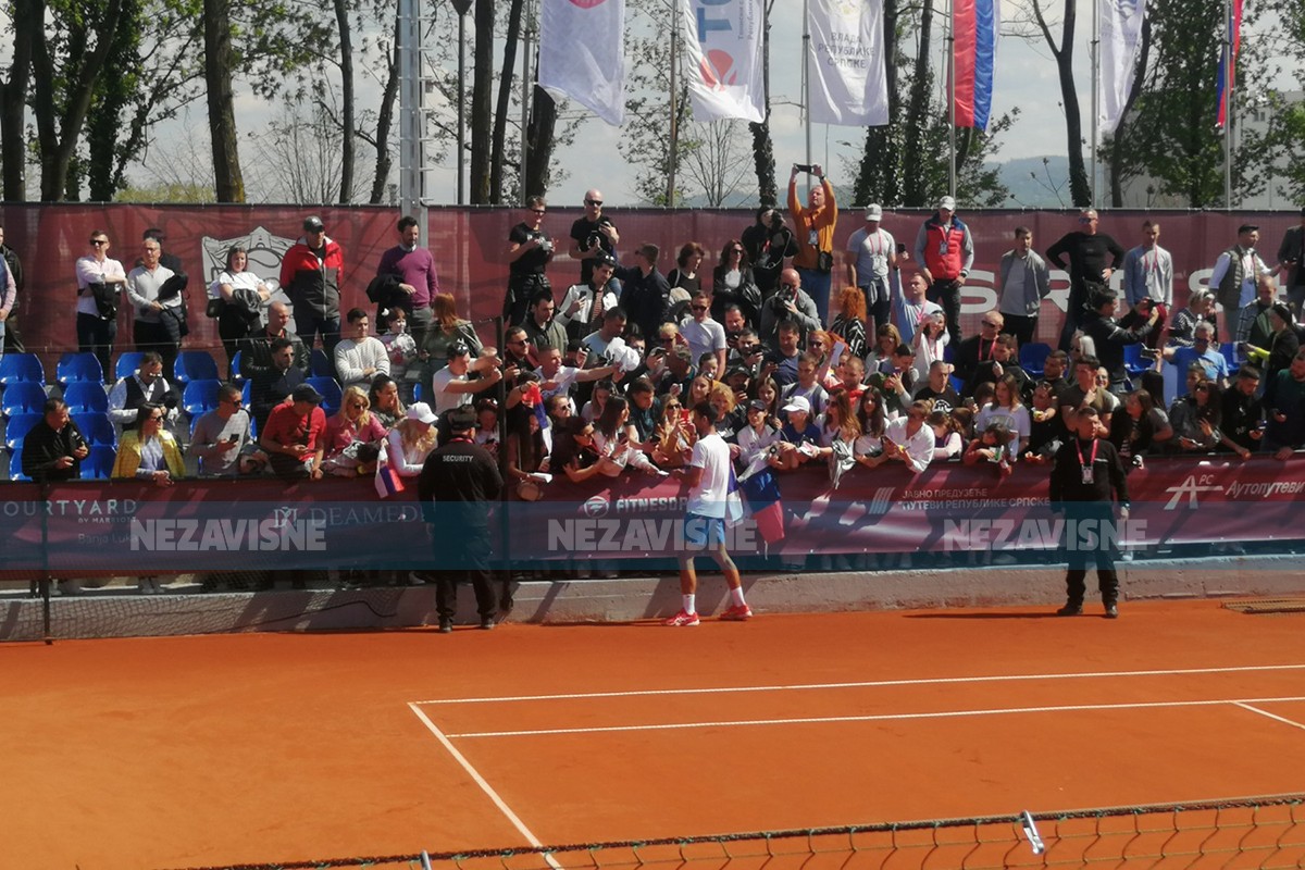 Pogledajte kako se Novak zabavljao poslije treninga (VIDEO)