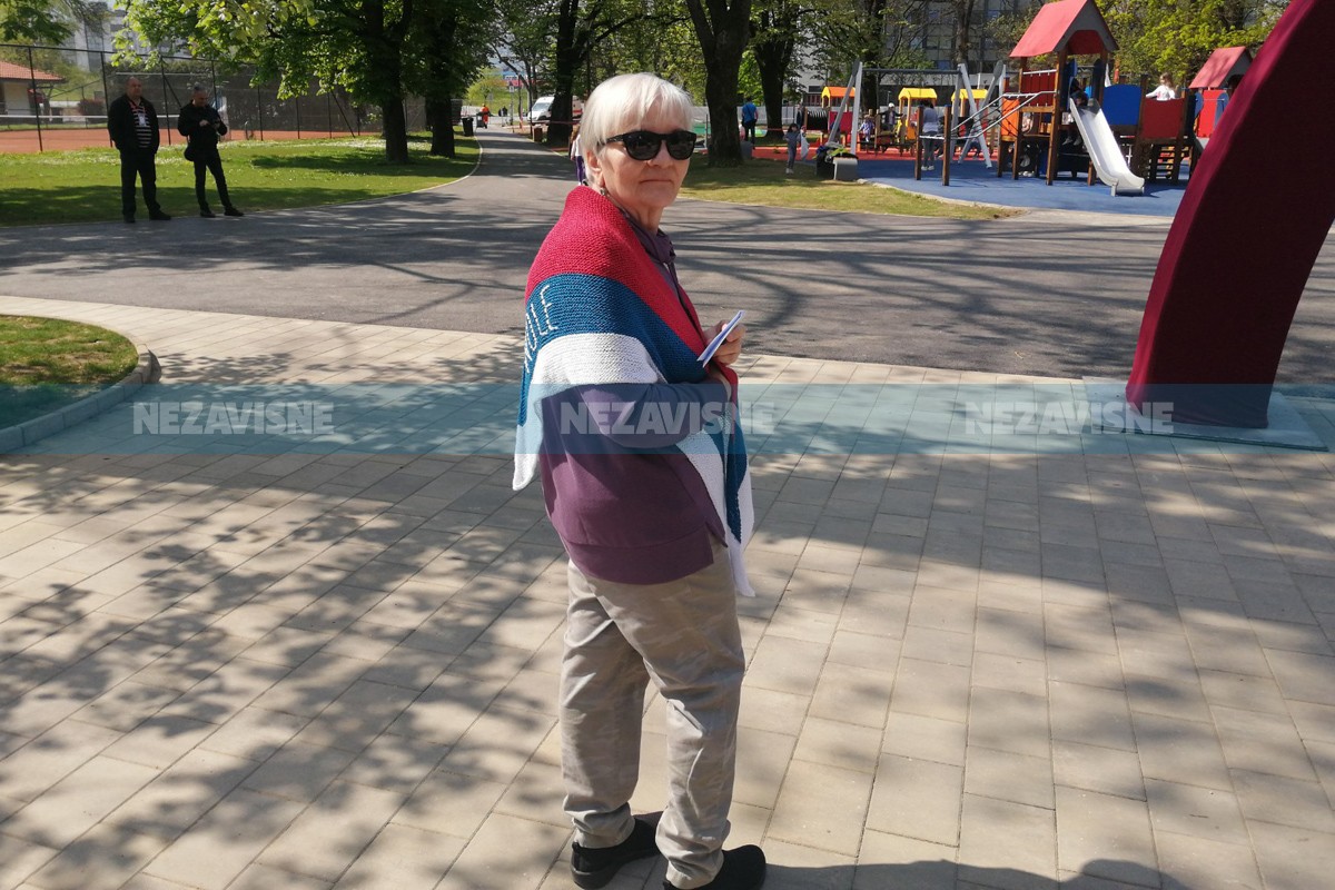 Srpska open: Baka Stana iz Arkanzasa stigla u Banjaluku, isplela šal "Idemo Nole" (FOTO)