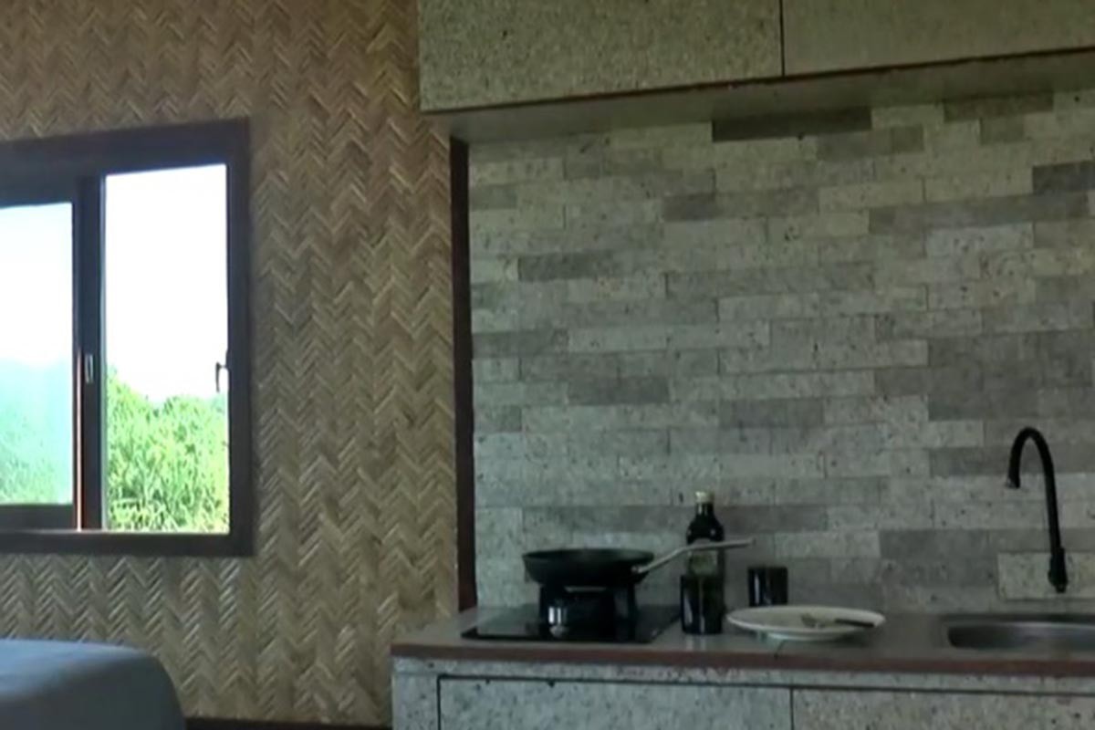 Od gomile smeća sakupljenog iz rijeke sagradio sebi kuću