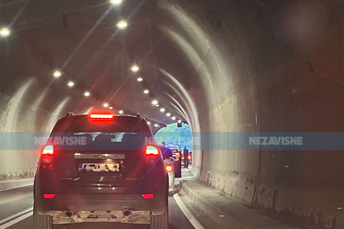 Sudar kod tunela: Saobraćaj u zastoju, pet osoba povrijeđeno