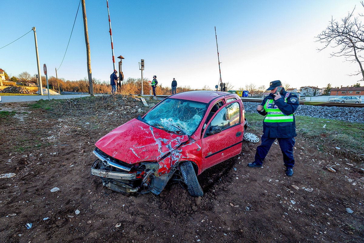 Mrtav pijan slupao punčev auto pa otišao spavati: "Nisam ja vozio"