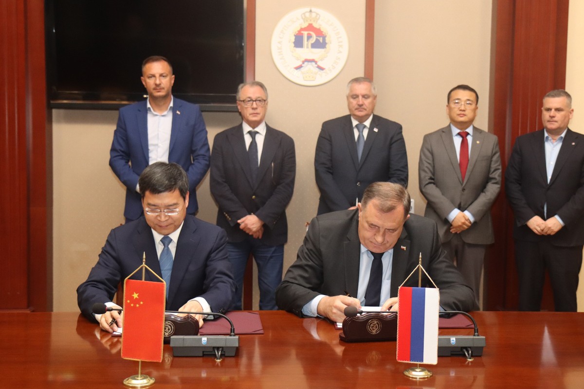 Dodik i CRBC potpisali memorandum o saradnji na izgradnji auto-puta