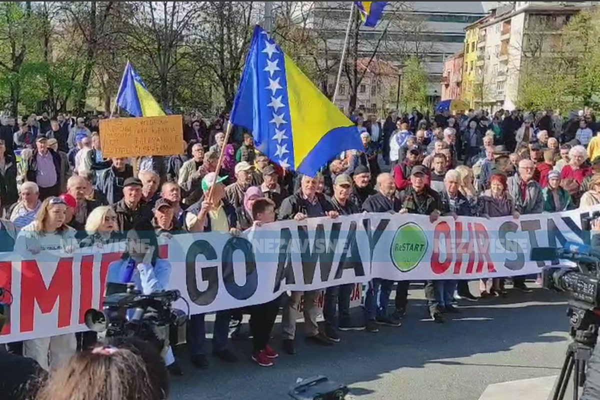Novi protesti u Sarajevu: Okupljeni traže reakciju OHR-a (VIDEO)