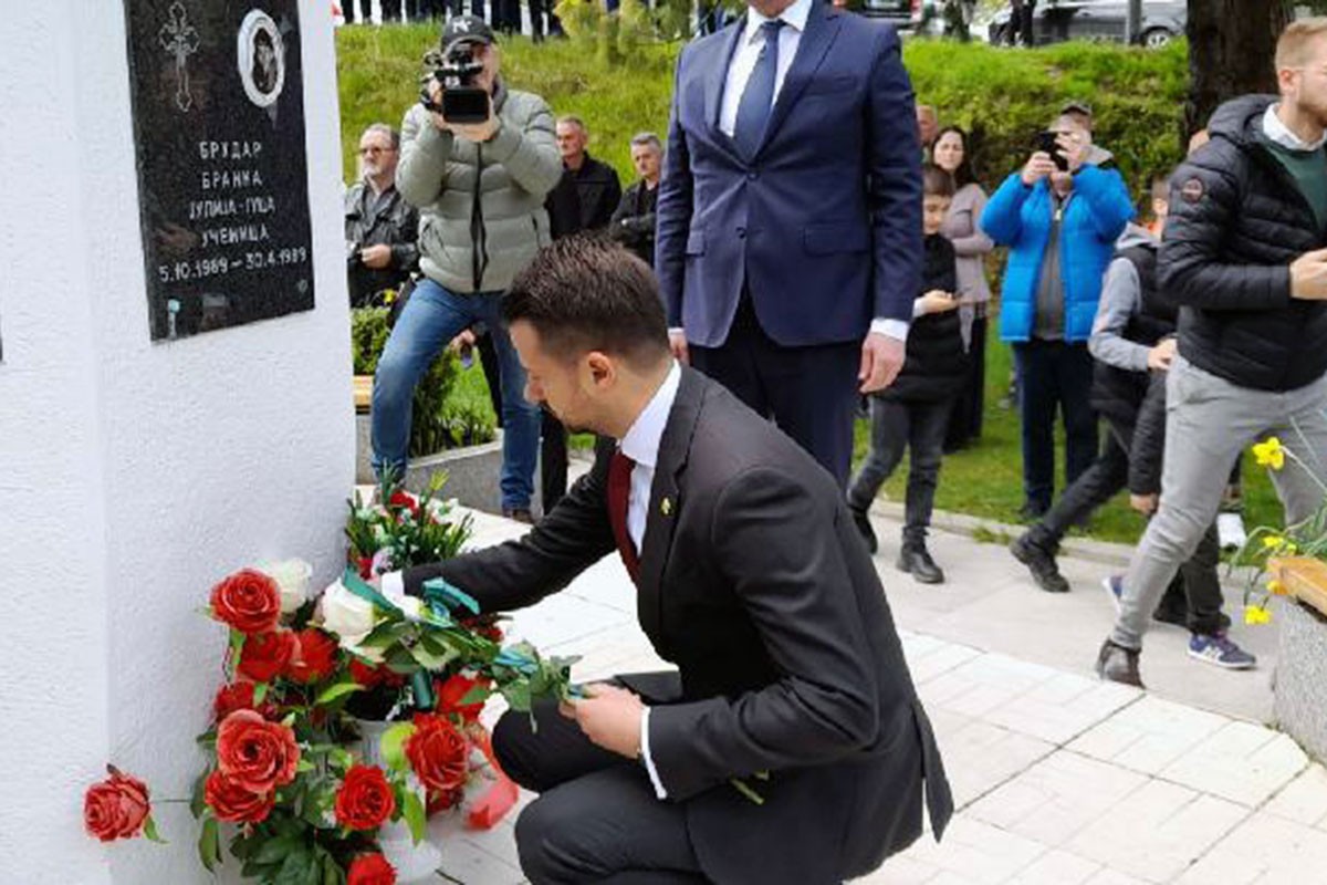 Po prvi put predsjednik Crne Gore odao počast  žrtvama NATO bombardovanja u Murinu