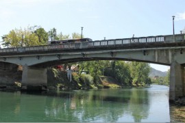 Starac prijetio da će skočiti sa mosta u Banjaluci, spasila ga ...