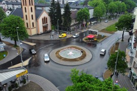 Svijetleća fontana ukrasila kružni tok (FOTO)