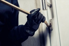 Obili školu na KiM i pokušali da je zapale plinskom bocom