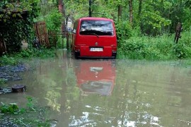 Poplave zamutile izvore, domaćinstva bez pitke vode
