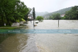 Nova plaža u Banjaluci i dalje poplavljena, mobilijar otporan na vodu