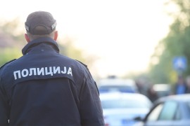 Prijavljeno da će u školu doći naoružana osoba, učenici poslati ...