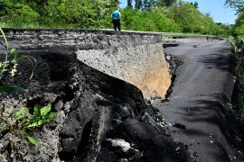 Ogromno klizište kod Nove Gradiške, put se prepolovio (FOTO)