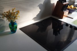 Kako najlakše očistiti šporet sa ravnom pločom