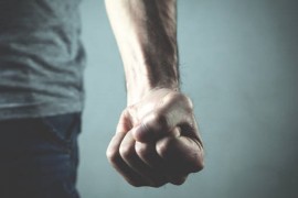 Muškarac vrijeđao i prijetio radnici pekare pa dobio batine i ...