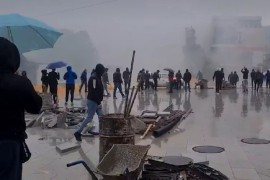 Centar Leposavića u dimu: Srbi pokušali da spriječe nelegalno ...