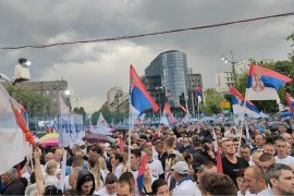 Građani pristižu iz svih pravaca, Vučić se obraća u 20 časova ...