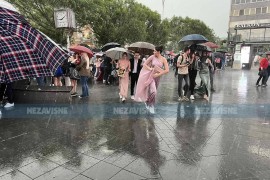 Kišni oblaci uskratili maturante za defile (FOTO)