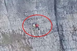 Velika akcija spasavanja u BiH: Povrijeđena žena visi na stijenama ...