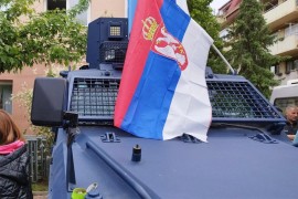 Okačena zastava Srbije na oklopno vozilo takozvane kosovske policije