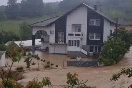 Teška situacija u Čeliću: Voda ušla u kuće, strahuju od veće ...