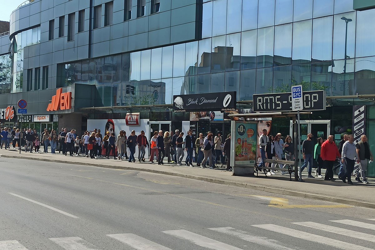 Više stotina članova sindikata u Brčkom u protestnoj šetnji