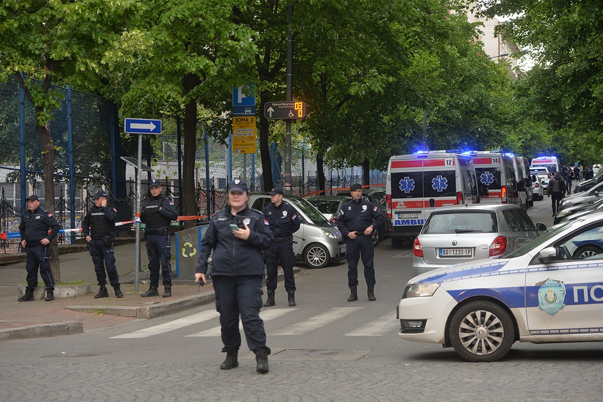 Učenik u školu ušao sa šest punih šaržera