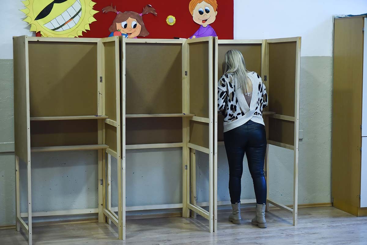 U Crnoj Gori otvorena knjiga žalosti povodom tragedije u Beogradu