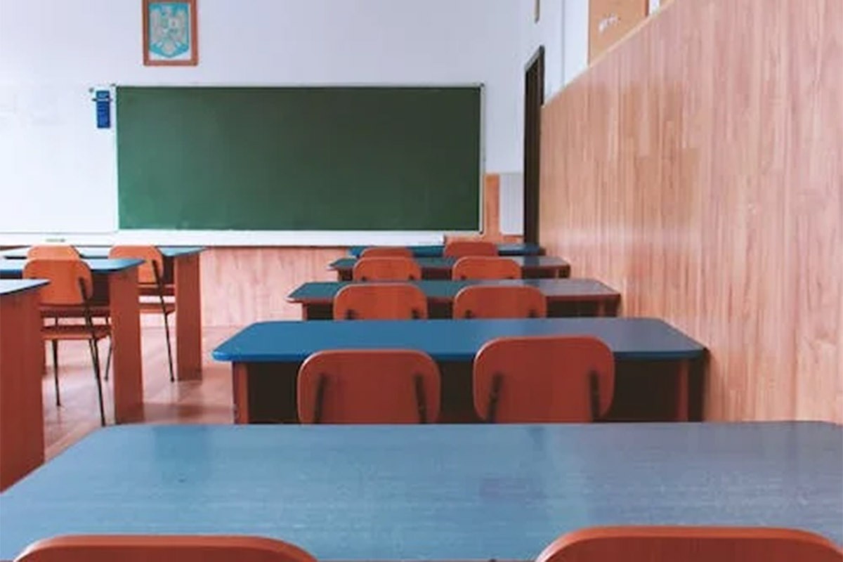 Maloljetnik elektrošokom napao radnika škole