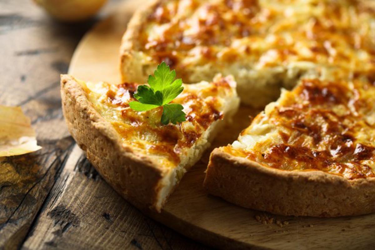 Priprema gotova za 20 minuta: Recept za kiš sa kobasicama